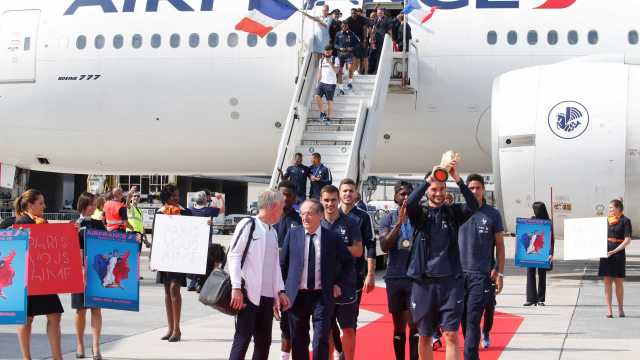  Após título na Rússia, seleção da França chega em Paris para celebrar bicampeonato