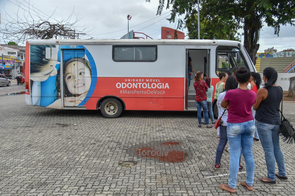  Atendimento odontológico gratuito em praça do Centro de Maricá