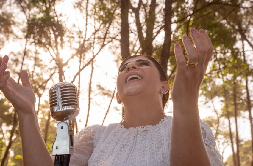  Kátia Rosa, Aliança do Tabernáculo, lança “Como na primeira vez”, oração,avivamento e entrega.