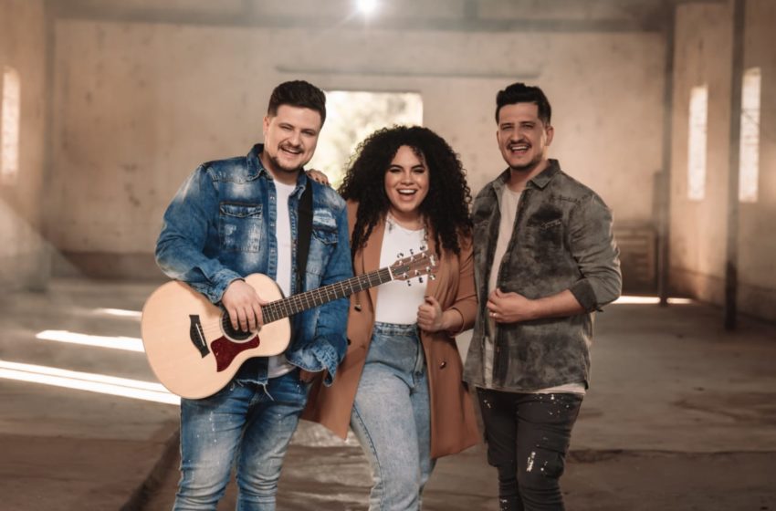  André e Felipe, collab Rebeca Carvalho, cantam o poder de Jesus em “Meu Herói”