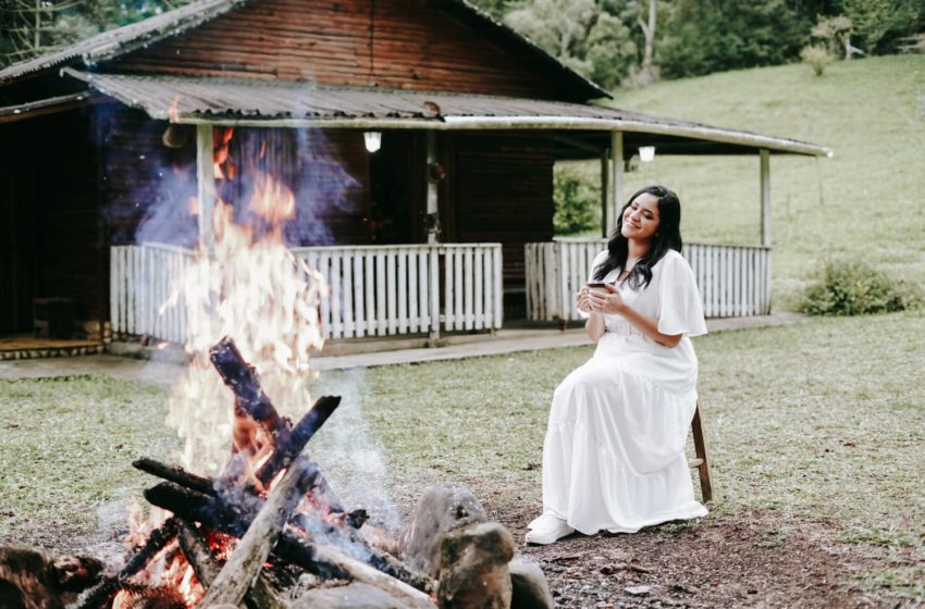  Stella Laura em “Me ensina”, uma linda oração cantada