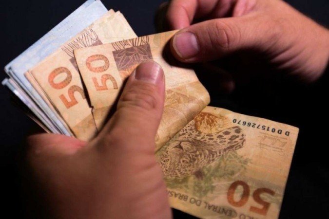  Salário mínimo de R$ 1.412 entra em vigor nesta segunda-feira