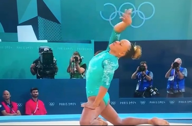  É OURO! Rebeca Andrade é campeã no solo e vira a atleta mais consagrada da história do Brasil.