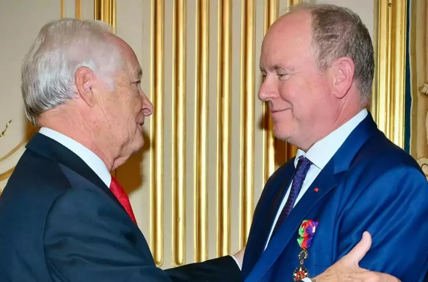  O Principe Albert II de Mônaco é agraciado com a Grande Medalha de Ouro da S.E.P. por suas notáveis ações em prol da preservação do meio-ambiente