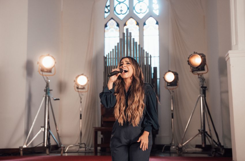  Gabriela Rocha encerra o ano com o lançamento do aguardado álbum ao vivo “A Igreja”